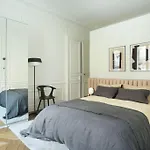 Louvre Apartment